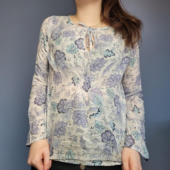 Vintage Blue floral pattern mesh top - Picture 7 of 8